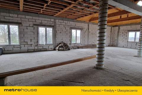 Obiekt około 1800m2 biurowo-usługowo-mieszkalny