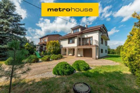 PETRYKOZY-przestronny dom 215 m2 z działką 848 m2.