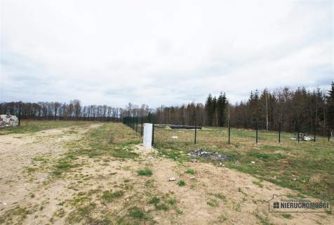 Działka z rozpoczętą budową blisko jeziora