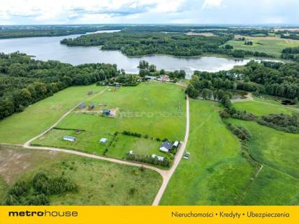 Sople, dom w pięknej okolicy nad jeziorem.