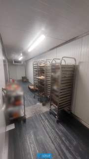 Hala wyposażona na produkcję żywności catering