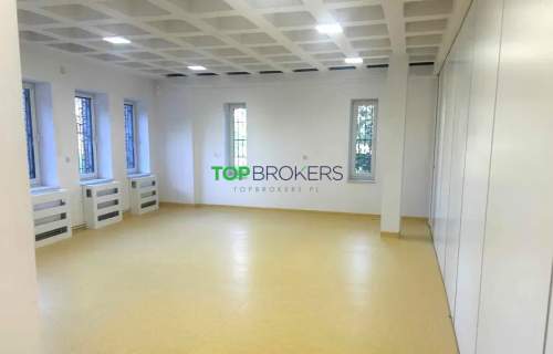 Przestronny lokal z zapleczem, parking