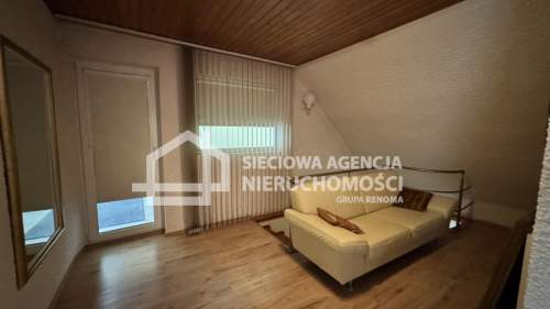 Inwestycyjny budynek przy głównej trasie