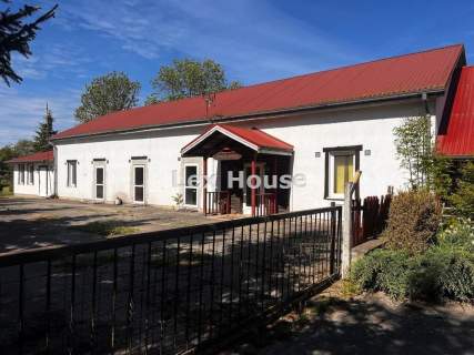 Budynek mieszkalno-usługowy 280m 100m poddasze