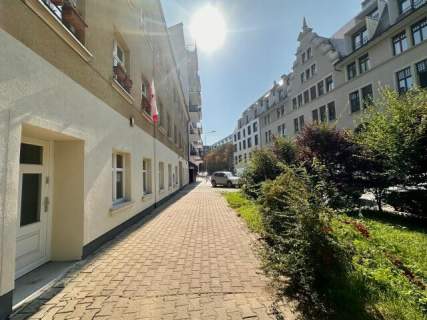 Lokal z witrynami wakacje czynszowe prestiżowa ruchliwa ulica