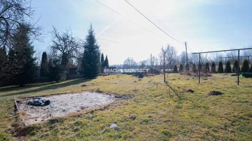Urokliwa działka w zacisznym miejscu, przy lesie.