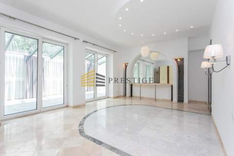 Big apartment prestigious location Old Wilanów