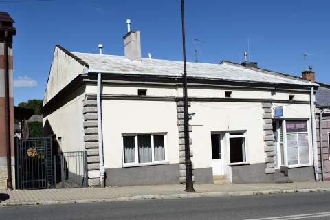 Dom do remontu w centrum Biecza 196 m kw