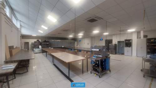 Hala wyposażona na produkcję żywności catering
