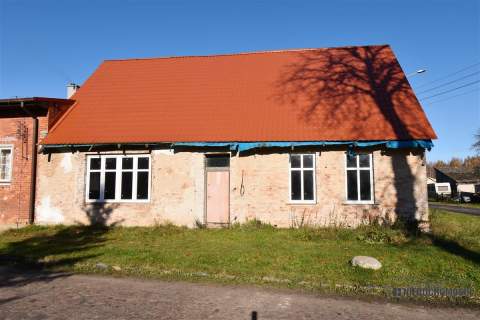 Dom do wykończenia. W bliskiej odległości jezioro