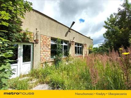 Obiekt byłej restauracji w Siemyślu z parkingiem