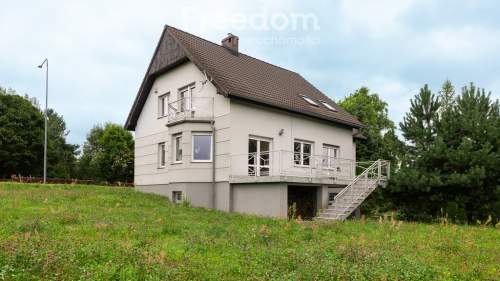 Dom gotowy do wprowadzenia   10 arów zieleni