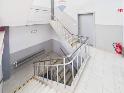 Biuro 70,7 m z windą i parkingiem   Rybnik
