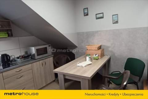 HALA O POWIERZCHNI OKOŁO 2000 METRÓW KWADRATOWYCH.