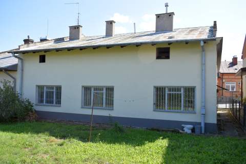 Dom do remontu w centrum Biecza 196 m kw