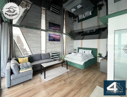 Dom na wodzie Houseboat
