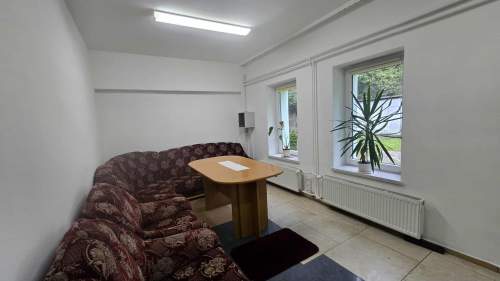 Biuro z zapleczem socjalnym do wynajęcia w Harbutowicach.