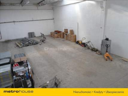Magazyn z dwiema halami przy drodze krajowej nr 8