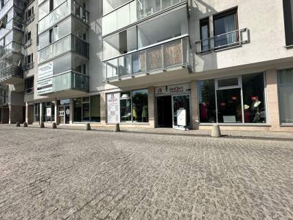Osiedle Sztuk Pięknych lokal z witryną
