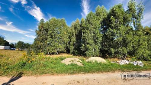 Działka budowlana blisko jeziora i plaży.