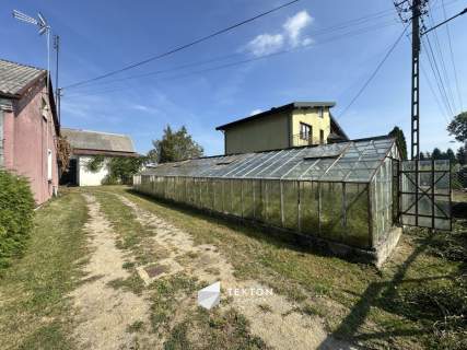 Dom z dużą działką i budynkami gospodarczymi