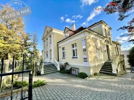 Lokal w prestiżowym pałacyku 
