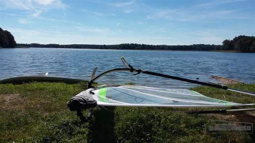 Działka pod lasem w pobliżu jeziora