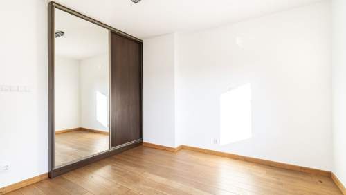 Apartament w nowoczesnej willi blisko morza