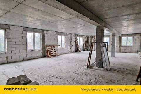 Obiekt około 1800m2 biurowo-usługowo-mieszkalny