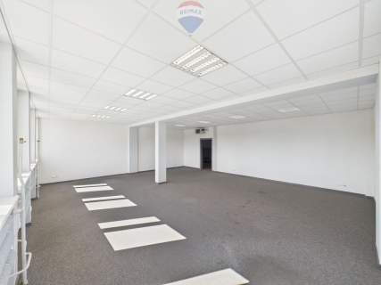 Biuro 70,7 m z windą i parkingiem   Rybnik