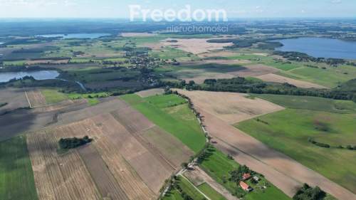 Malownicza działka na sprzedaż przy kanale.