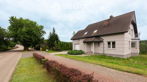 Dom gotowy do wprowadzenia   10 arów zieleni