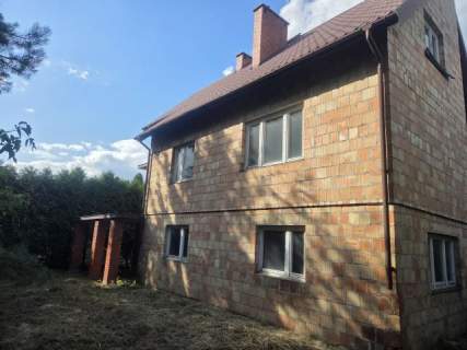 Duży dla 2 rodzin, do rozbudowy lub wykończenia.