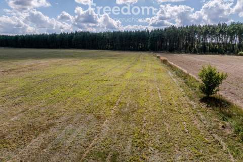 Klimatyczna działka na uboczu przy lesie