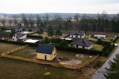 Domek nad jeziorem Wierzchowo.