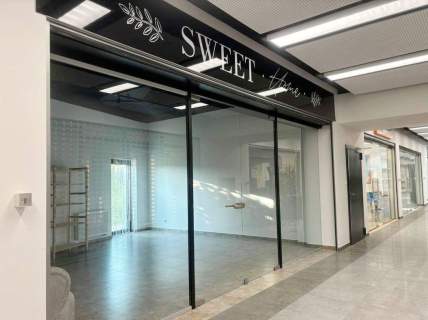 Lokal usługowo-handlowy w nowoczesnym obiekcie 