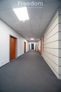 Lokal 416m2 z parkingiem i windą w Piasecznie