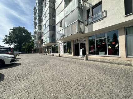 Osiedle Sztuk Pięknych lokal z witryną