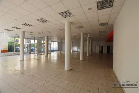Do wynajęcia duży lokal handlowy blisko centrum