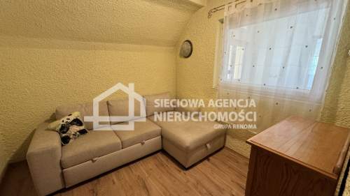 Inwestycyjny budynek przy głównej trasie