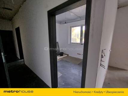 Dom 3 piętrowy 360m2 w Kobylnicy, podwórko, garaż