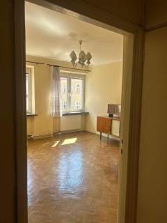 Na sprzedaż - 2 pokojowe mieszkanie w bloku w centrum.