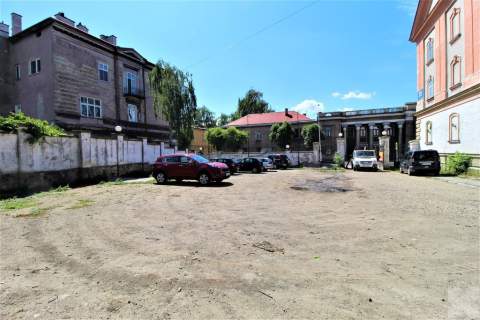 Kamienica z własnym parkingiem / ul. Mickiewicza