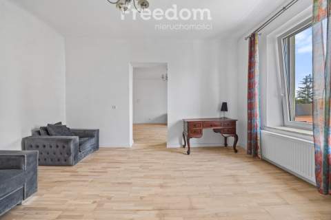 Na sprzedaż jasne mieszkanie w kamienicy centrum