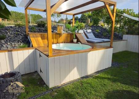 Nowoczesny bliźniak z prywatnym jacuzzi i ogrodem