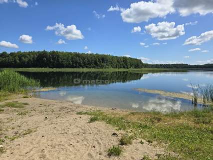 Przytulny dom w pięknej okolicy nad jeziorem.