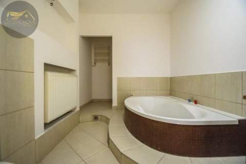 98M2/ 3 POKOJE/ I PIĘTRO/ CENTRUM