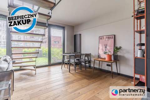 Dwupoziomowy apartament z ogrodem