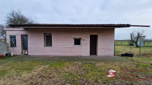 Na sprzedaż działka 1,5 ha z 3 budynkami rekrecyj.