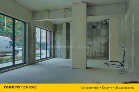 Przestronny lokal w centrum, z witrynami 60 m 
